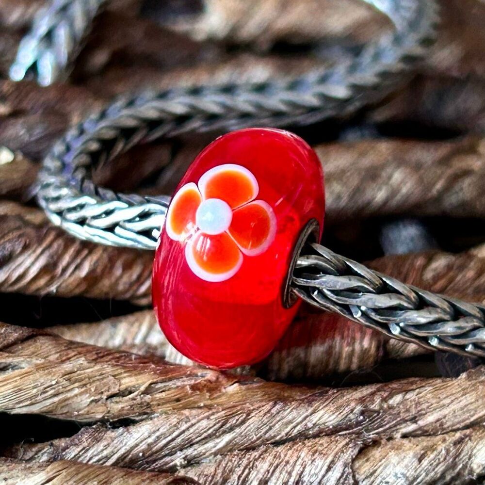 TROLLBEADS Red & White 4-Petal Flower Unique LAA 925S NEW! Textured